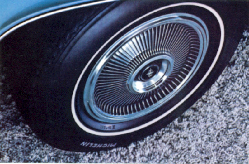 1971 Continental Mark III hubcap and wheel cover
