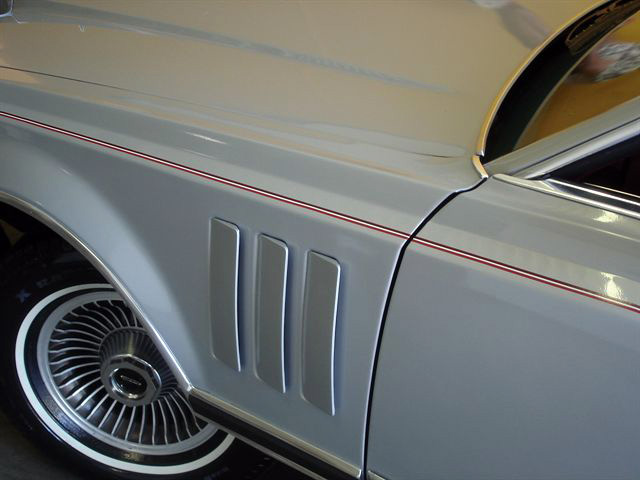 1978 Continental Mark V Pucci dark red accent stripes 